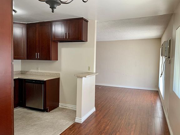 2nd image of 200 N Louise St APT 3