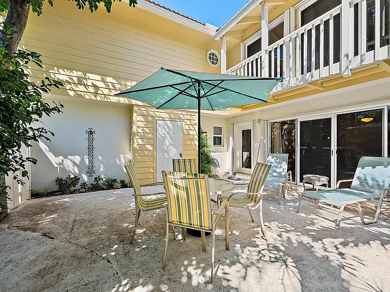213 Seabreeze Cir — Photo 1
