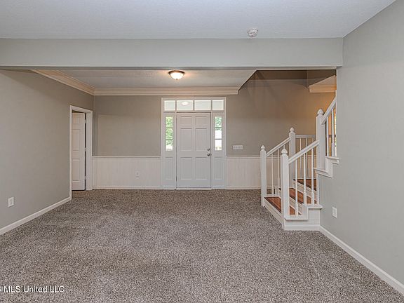 3rd image of 110 Bayleaf Ln