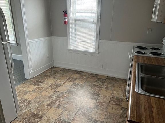 2nd image of 307 Lincoln St #C