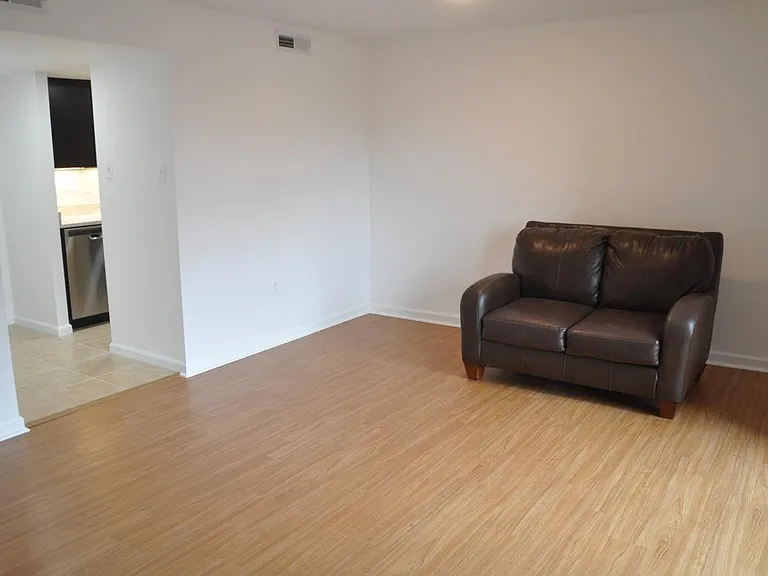1300 Army Navy Dr #813 — Photo 4