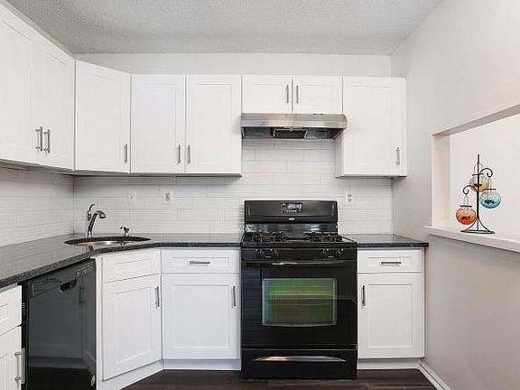3rd image of 3601 Holman Ct