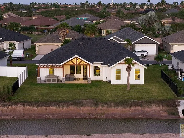 124 Torrey Pines Rd — Photo 35
