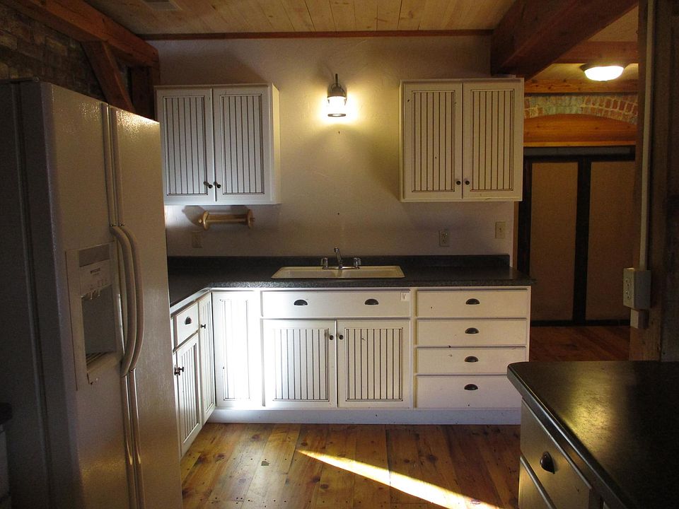 2nd image of 106 S Lake Ave #6