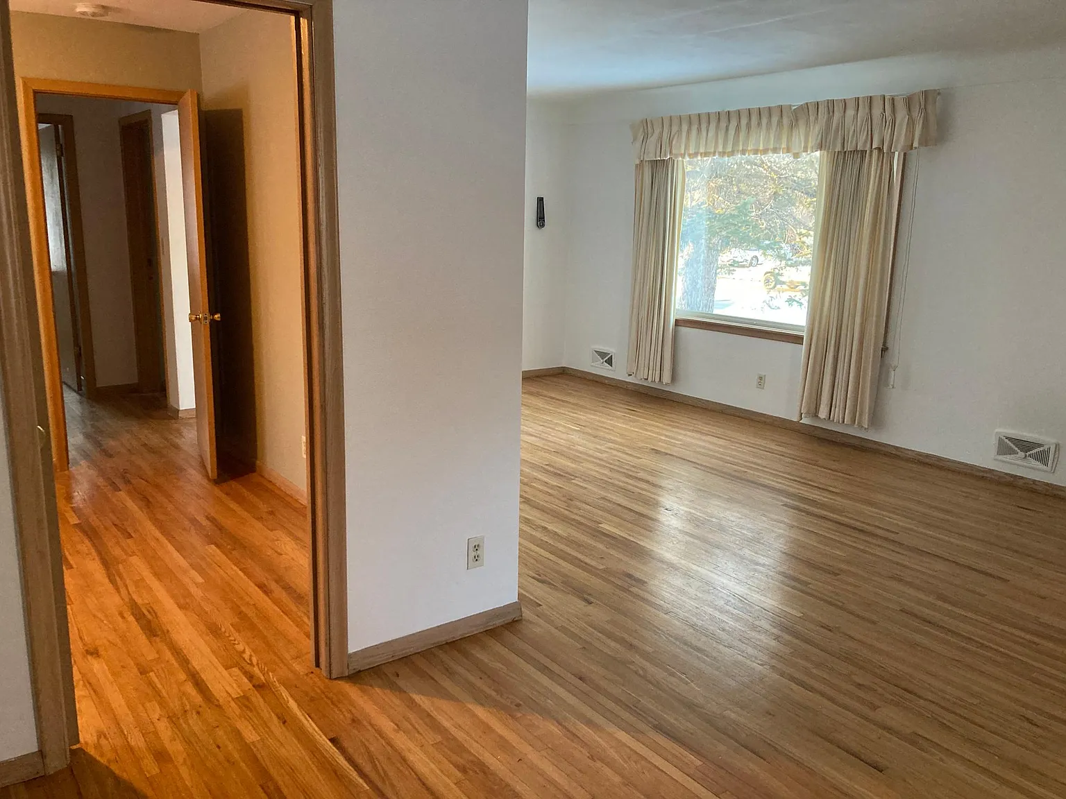 3 bed, 1600 sqft, $2,300 — Photo 2