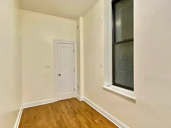 129 Perry Street image 4 of 8