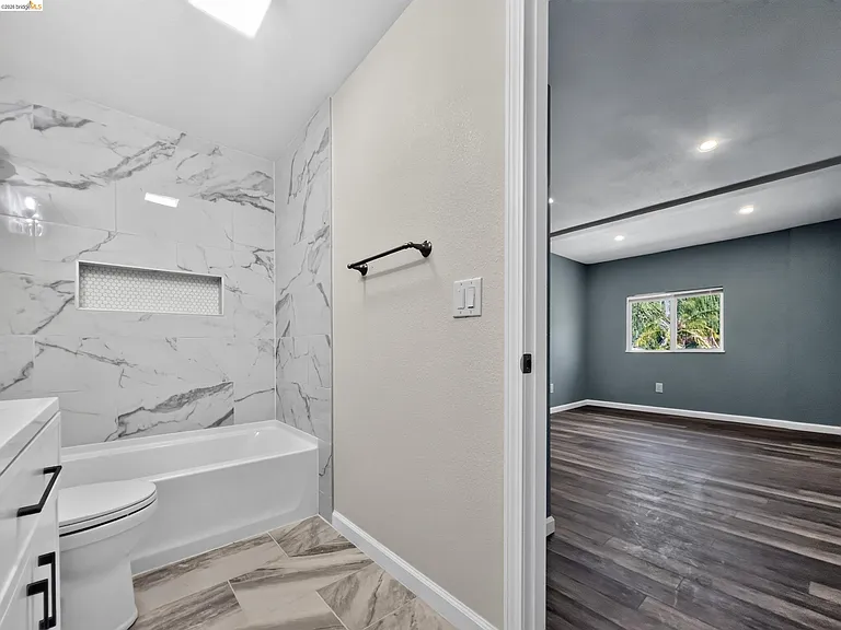 2322 Peachtree Cir #ADU — Photo 16