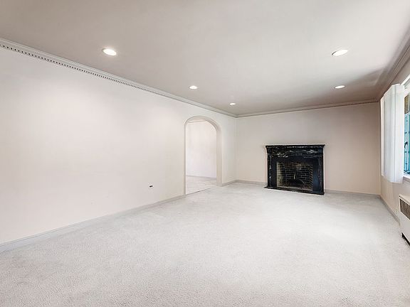 4th image of 555 W 246th St