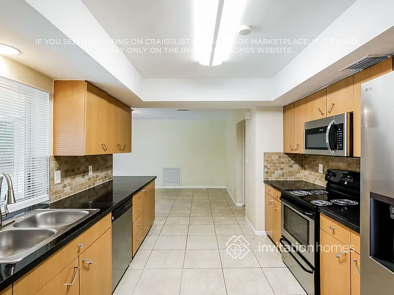 941 SW 75th Ter — Photo 7