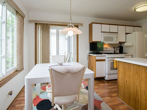 5th image of 1413 W Hawkes St #14058