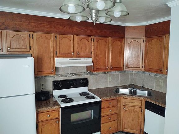 2nd image of 959 Green St