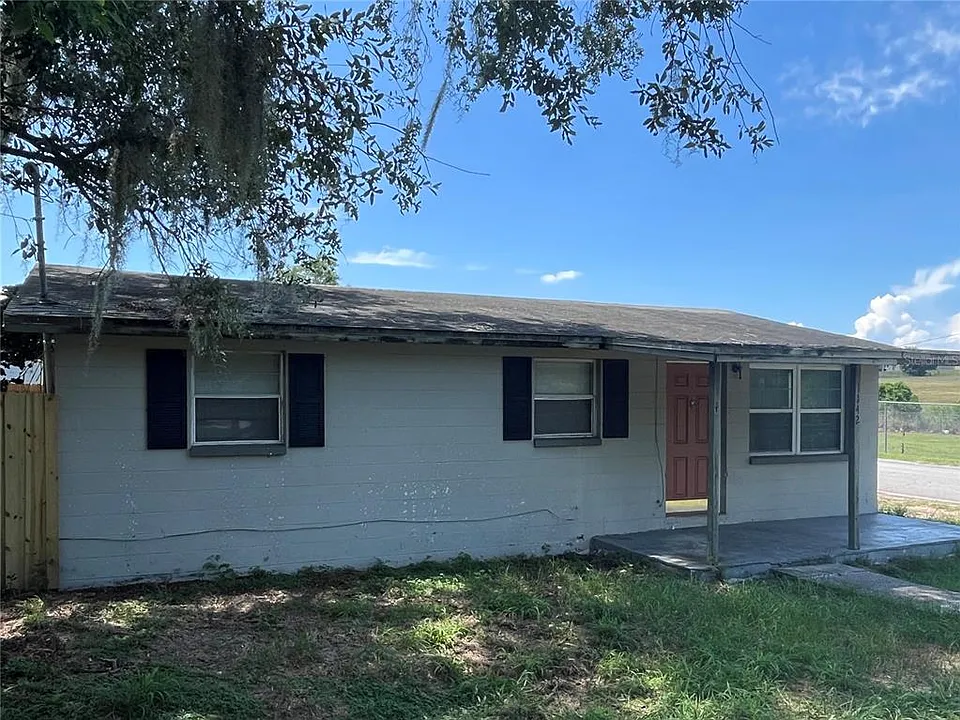 1142 Martin St