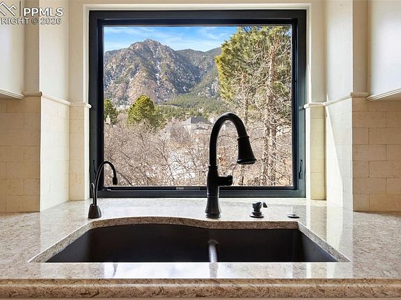 4th image of 5480 Broadmoor Bluffs Dr