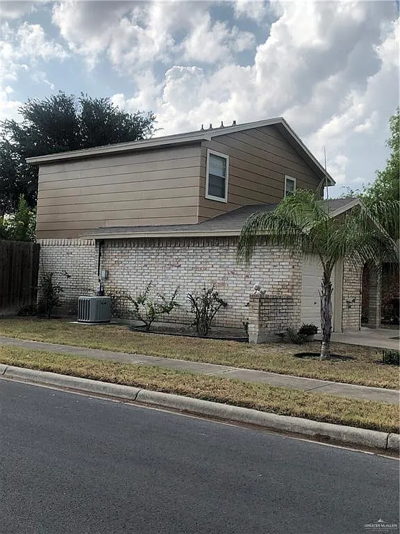 3 bed, 1.5 bath, 1075 sqft, $1,250 — Photo 2