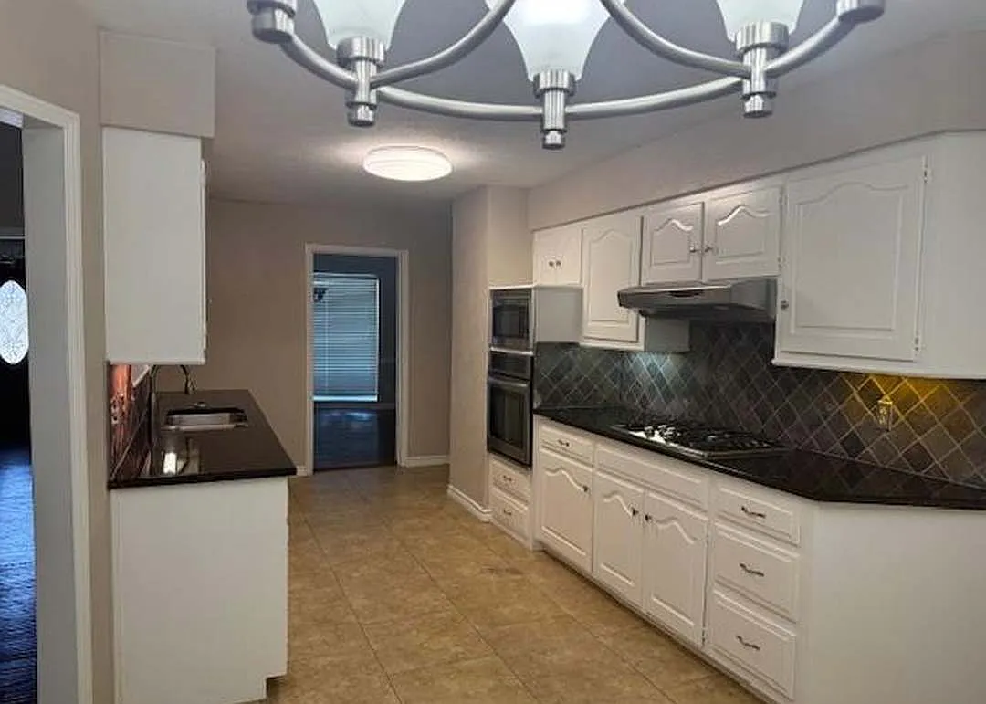 4 bed, 3.5 bath, 2645 sqft, $3,495 — Photo 4