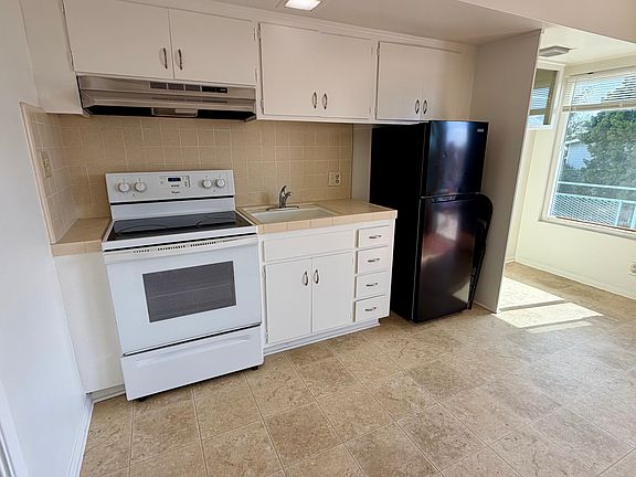 5th image of 2793 S Gaffey St