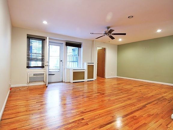 3rd image of 307 W 76th St APT B