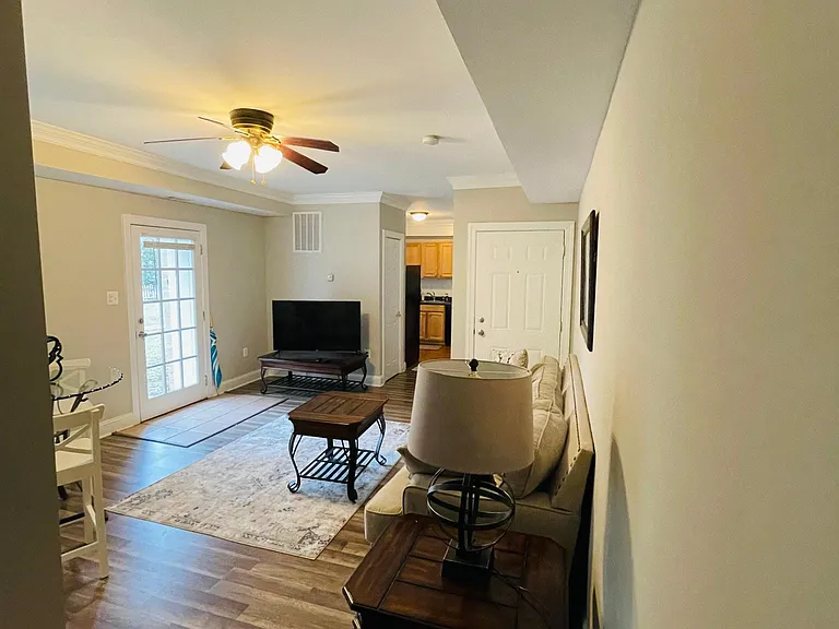 194 E Lee St #1A — Photo 4