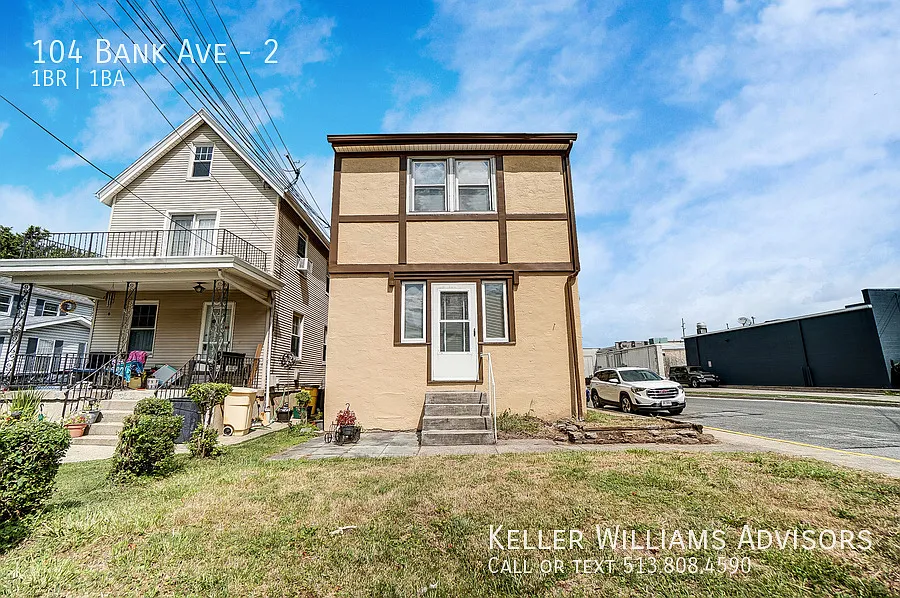 Spacious one bedroom with great kitchen — Photo 4