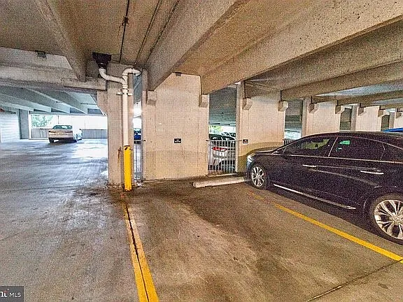 Welcome to this bright and spacious condominium offering an open-concept floor — Photo 3