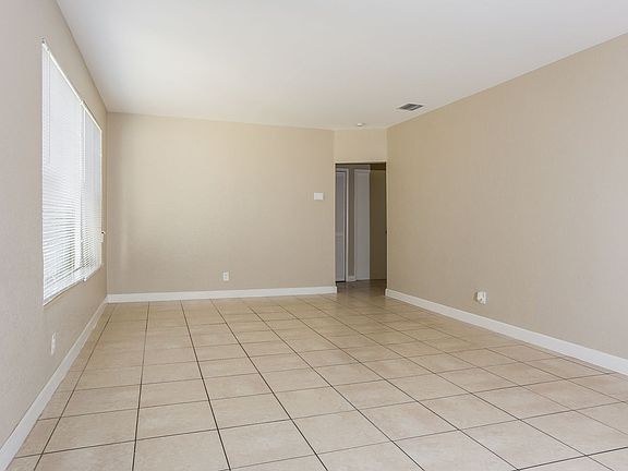 5th image of 180 NE 171st St