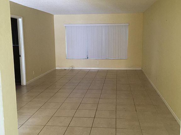 5th image of 2840 Fillmore St APT 5