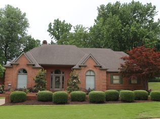 1215 Thorntree Dr, Dyersburg, TN 38024