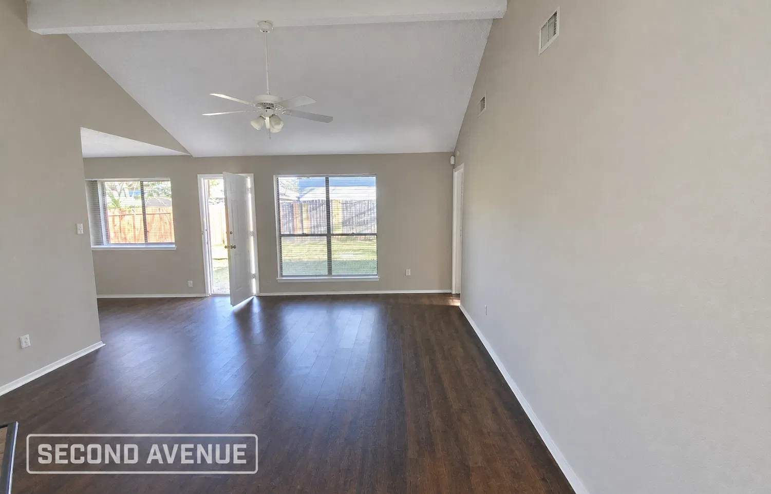 3 bed, 2.0 bath, 1853 sqft, $1,629 — Photo 3