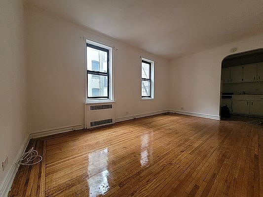 2nd image of 195 Underhill Ave #E5