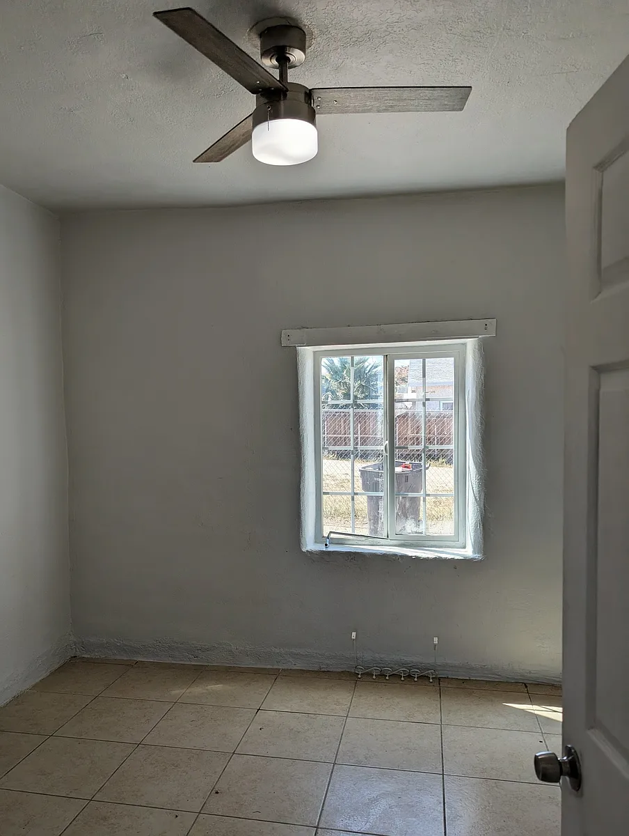 Building Photo - 517 E White St