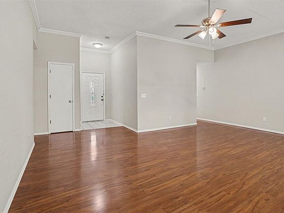 2nd image of 10109 S Hillcrest Dr