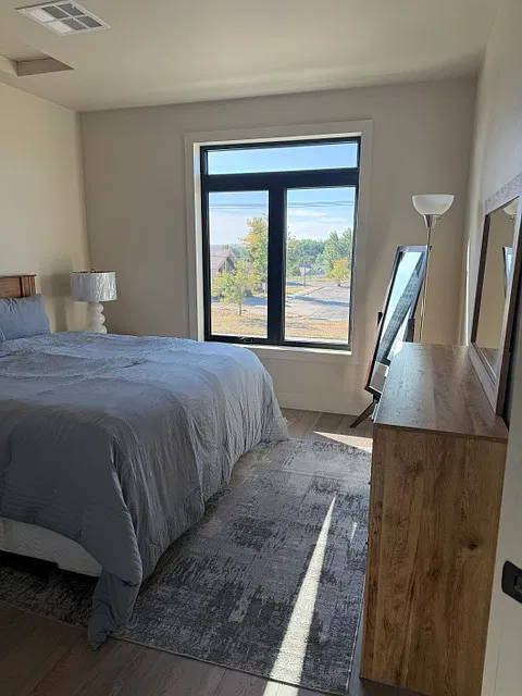 2 bed, 1100 sqft, $1,500 — Photo 2