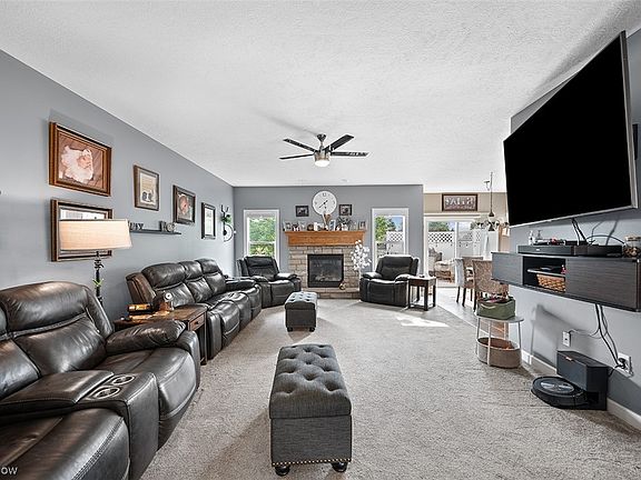 5th image of 594 Catawba Dr