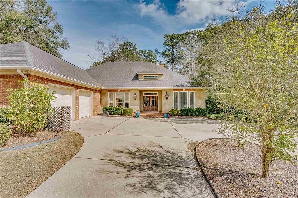 109 Pebble Ct