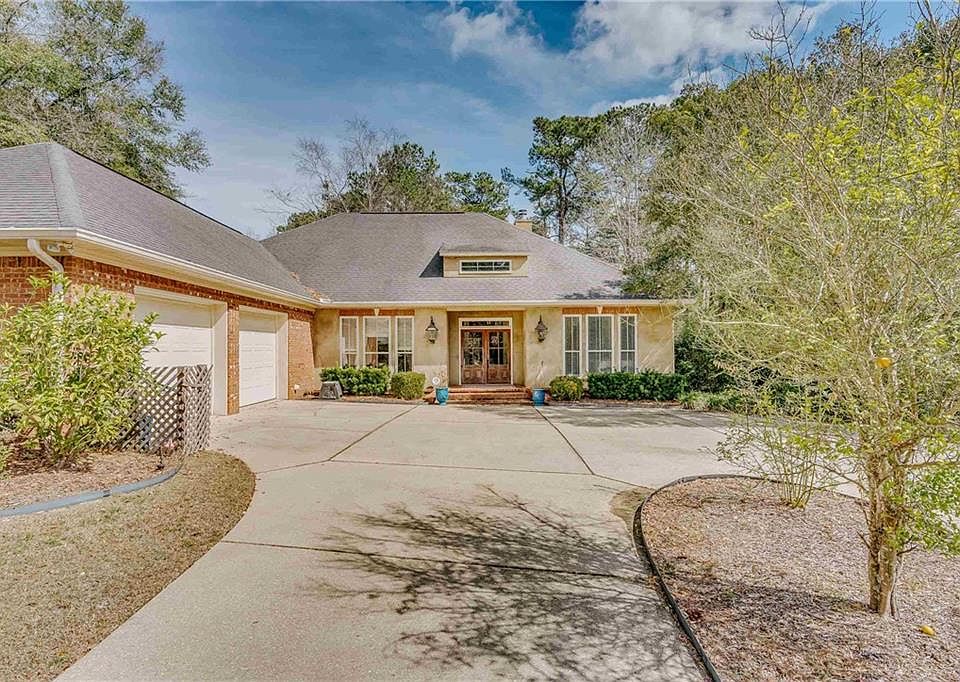 1st image of 109 Pebble Ct