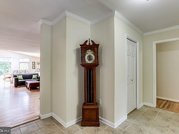 3rd image of 343 Prestonfield Ln
