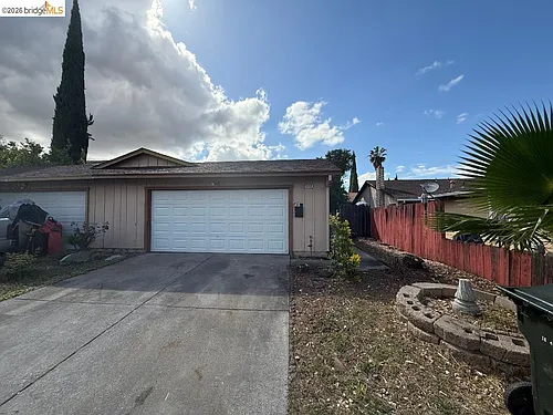 2112 Banyan Way Photo 1