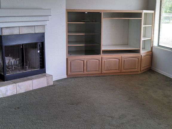 4th image of 1060 E Lockwood St