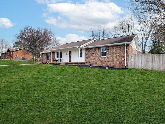 2nd image of 924 Denise Dr
