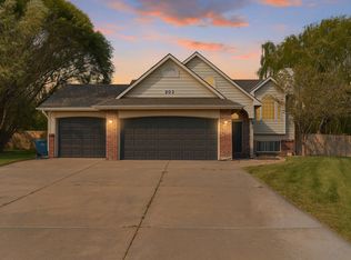 206 E Fieldstone Ct, Derby, KS 67037