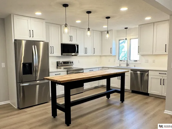 15705 Howard St, Omaha, NE 68118