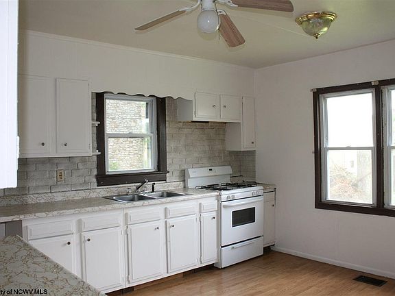 3rd image of 1533 Fairmont Ave