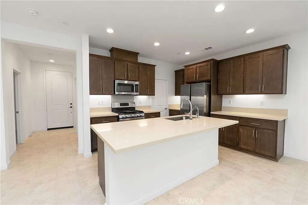 4 bed, 1543 sqft, $3,600 — Photo 4