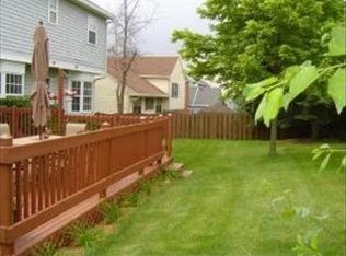 26 Larkspur Ln, Streamwood, IL