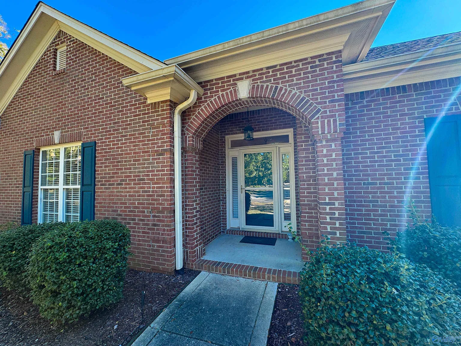 3 bed, 2.0 bath, 2124 sqft, $2,100 — Photo 4