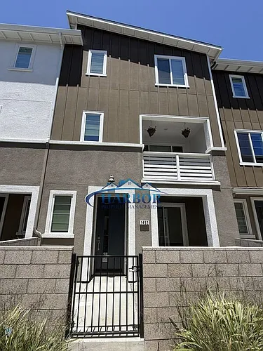 1492 W Sunrise Ln Photo 1
