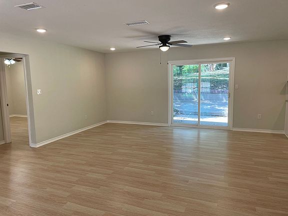 3rd image of 706 Fairway Rd