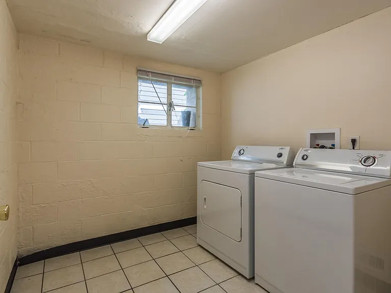 1218 N College — Photo 17