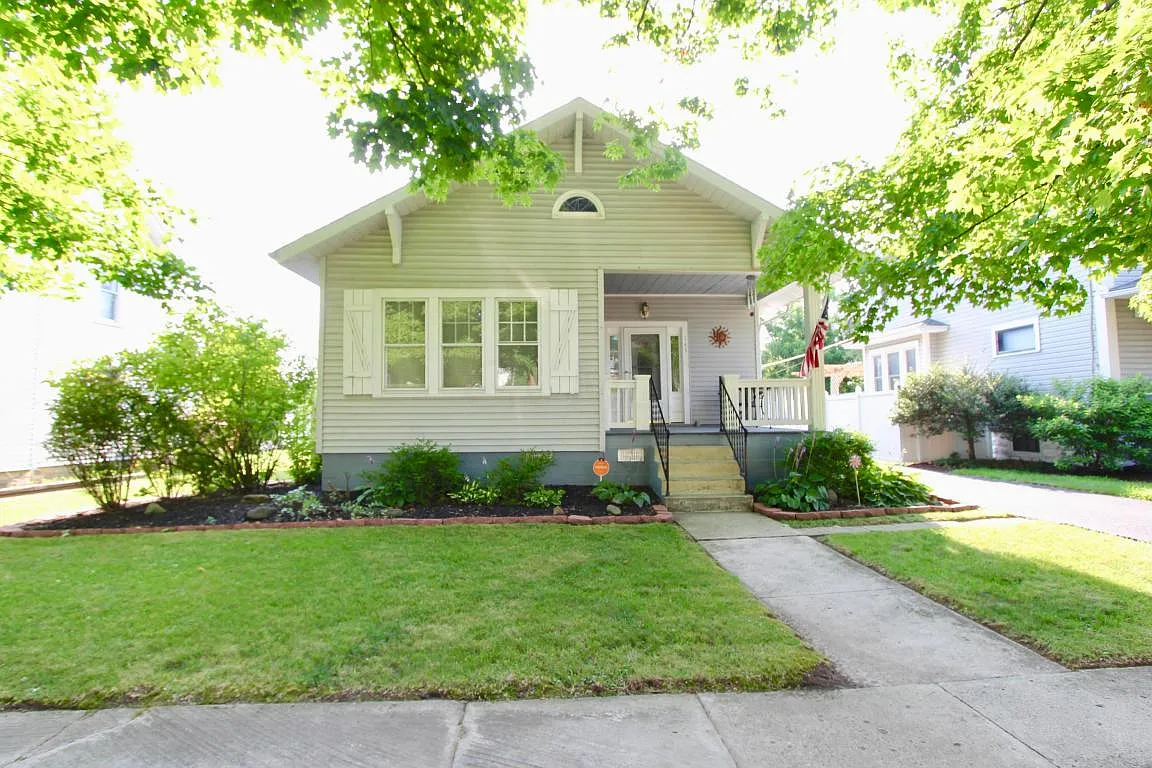 145 Merchant Ave photo 1