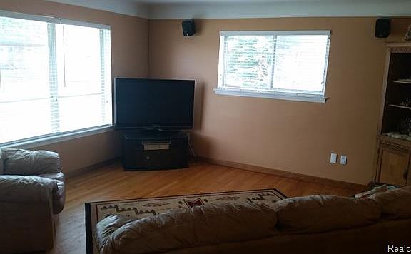 3rd image of 33371 Anita Dr